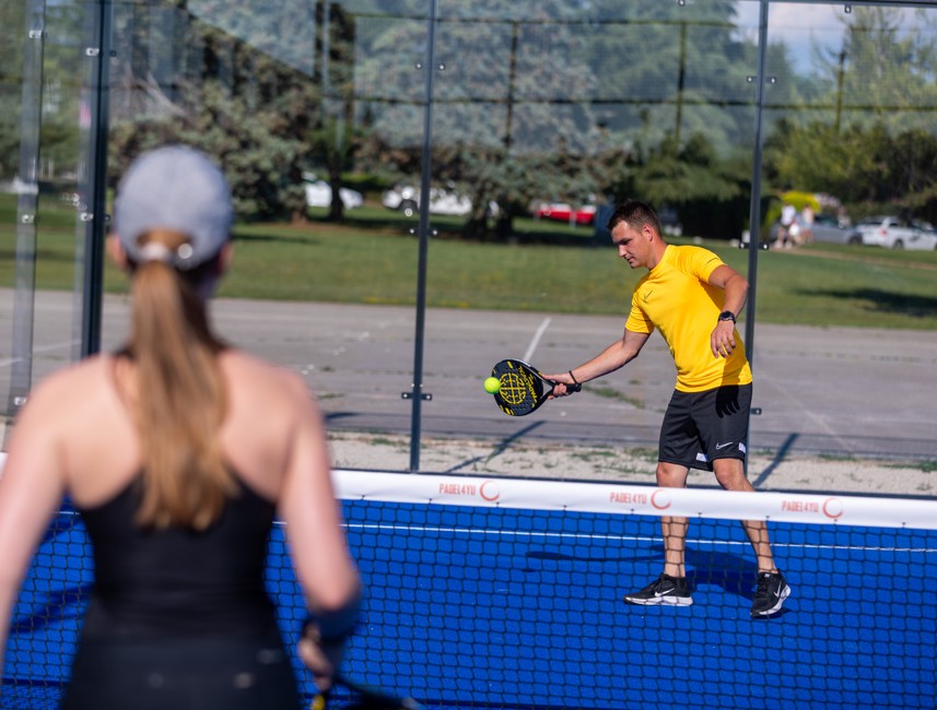 Padel-Trainingssitzung im Aminess Planet Camping Sirena in Novigrad, Kroatien