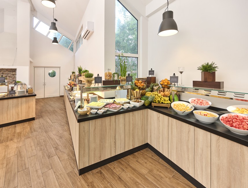 Wide-angle view of the buffet counters at Restaurant Rondela, offering a variety of gourmet dishes in a bright and modern space at Aminess Maradiso Casa Bellevue.