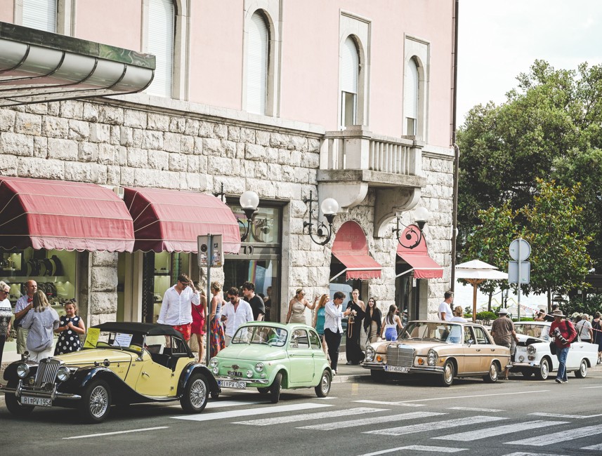 Parade of vintage cars through central Opatija. Foto by: LaVie