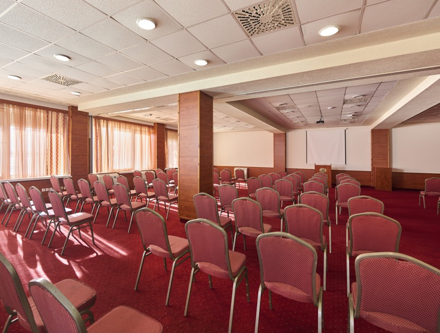 Bočni pogled na kongresno dvorano v hotelu Mediteran Maradiso od Aminess.