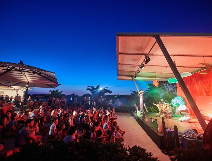 Avondentertainmentshow bij Aminess Punto Mare