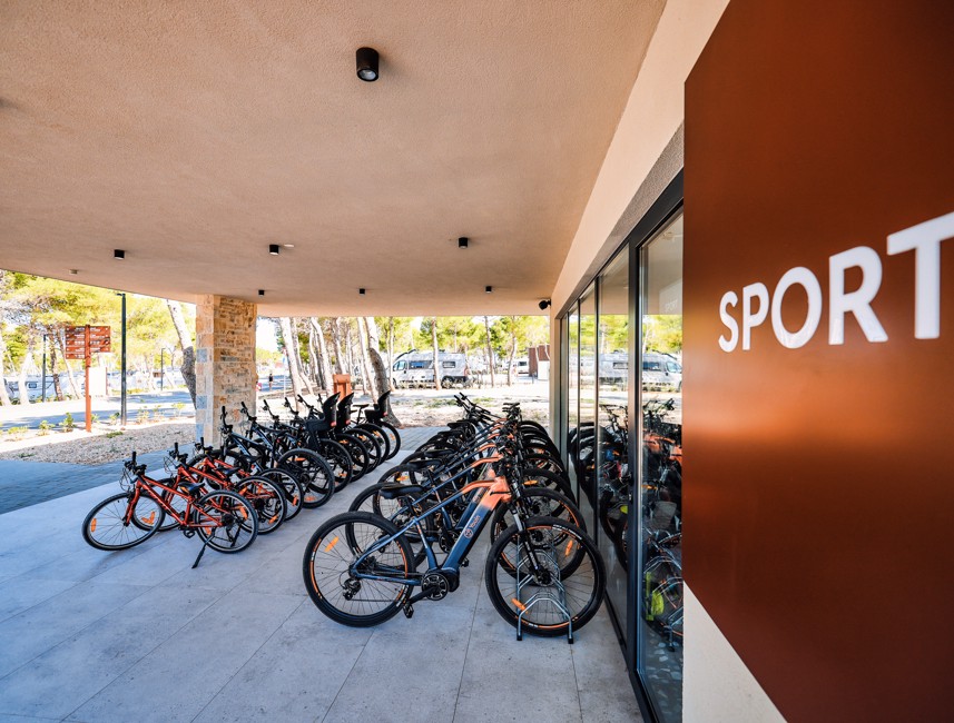 Fahrradbereich im Aminess Style Camping Avalona Resort.