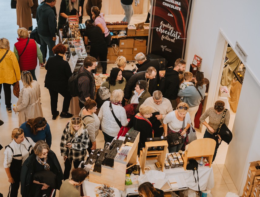 Visitors enjoying Opatija Chocolate Festival 2024. Foto by: Daniela Mikičić