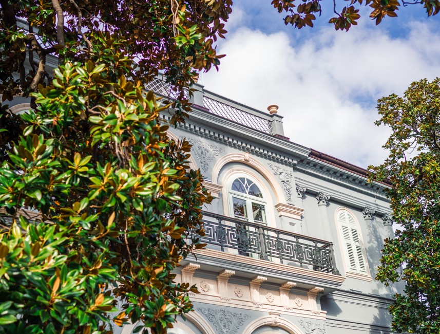 Facade of Villa Angiolina surrounded by greenery -  Foto by: Daniela Mikičić