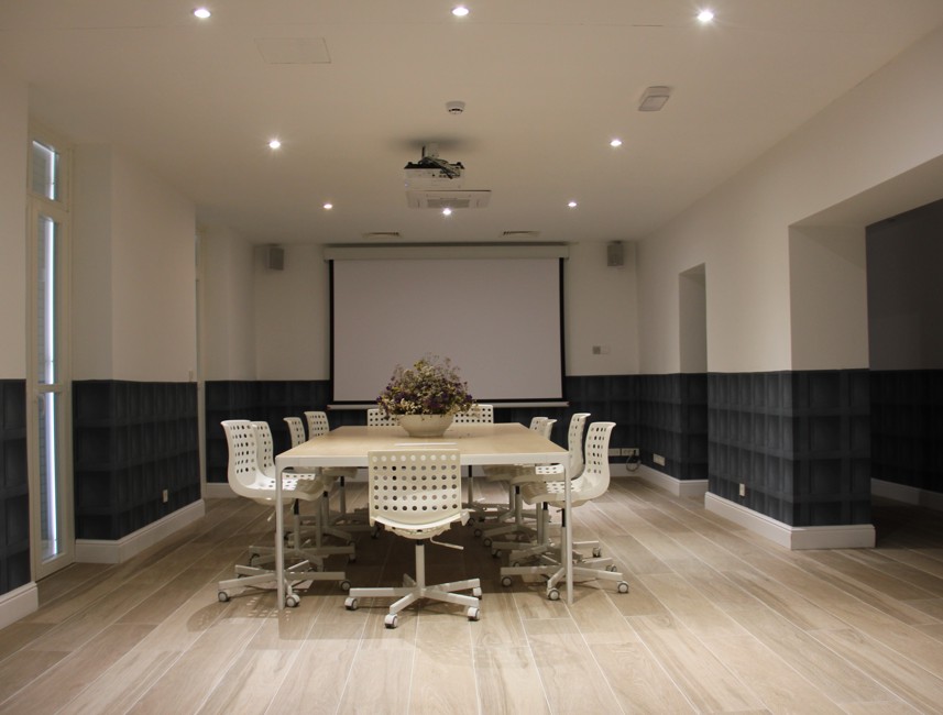 Moderna kongresna in seminarska dvorana v Aminess Vival Port9 Residenceu, popolna za poslovna srečanja, delavnice in konference na hrvaški obali.