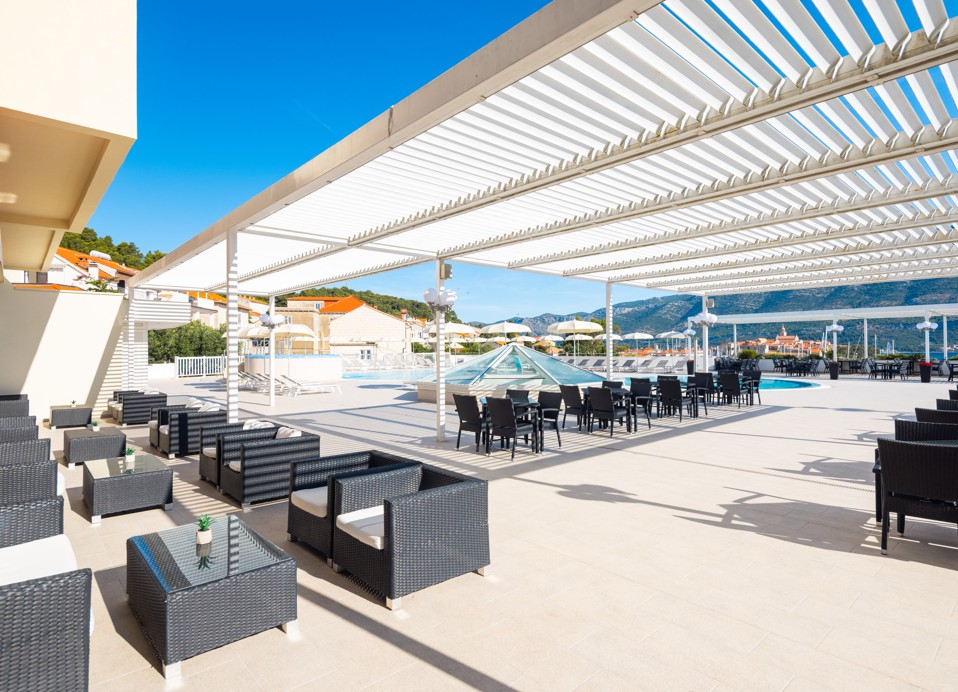 Pool Bar at Marko Polo Maradiso Hotel by Aminess, the perfect spot for refreshments and relaxation by the pool.