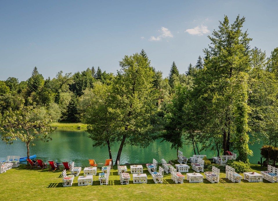 Riverside seating by the Mrežnica near Karlovac, source Turistička zajednica Karlovačke županije.