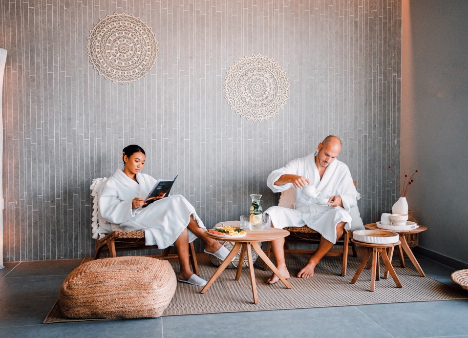 Par čeka na tretmane u Aminess Style Camping Avalona resortu.