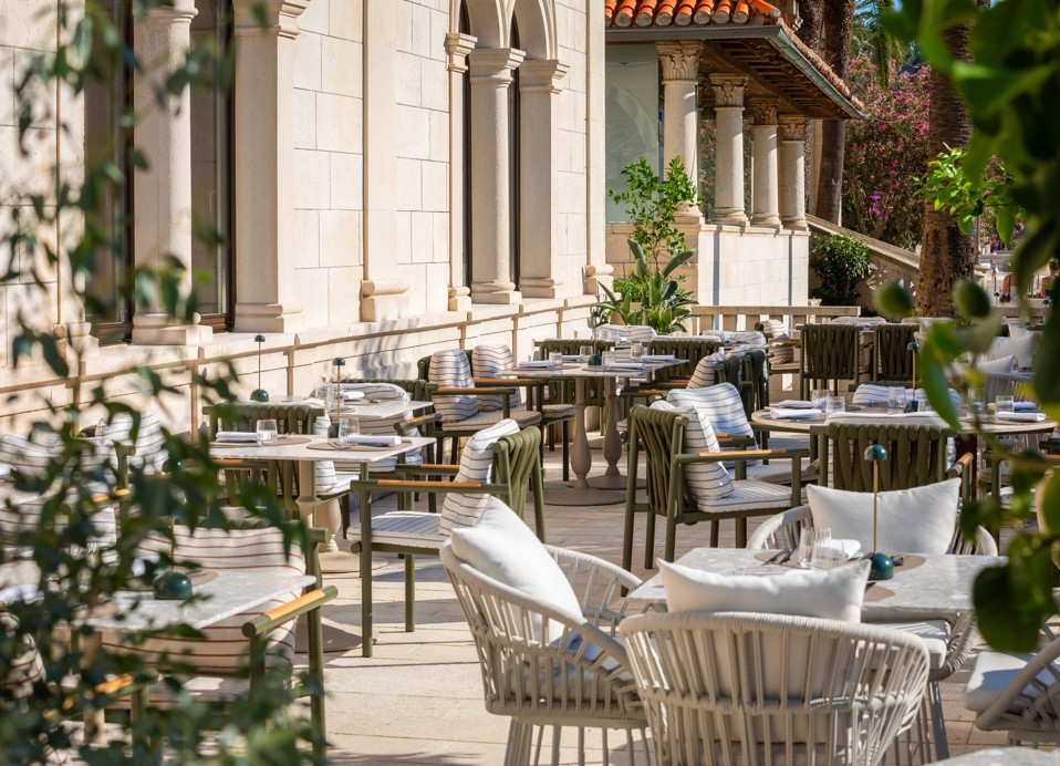 Terrazza soleggiata del 7 Seas all'Aminess Younique Korcula Heritage Hotel.