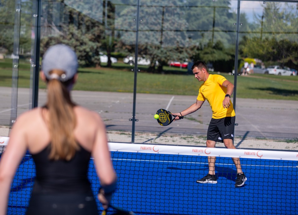 Padel-Trainingssitzung im Aminess Planet Camping Sirena in Novigrad, Kroatien