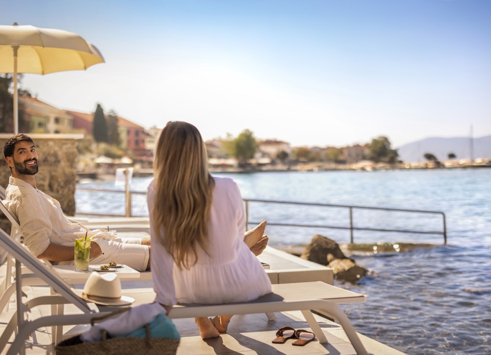 Guests relaxing by the sea at 7 Seas Restaurant & Bar, near Magal Maradiso Hotel by Aminess.