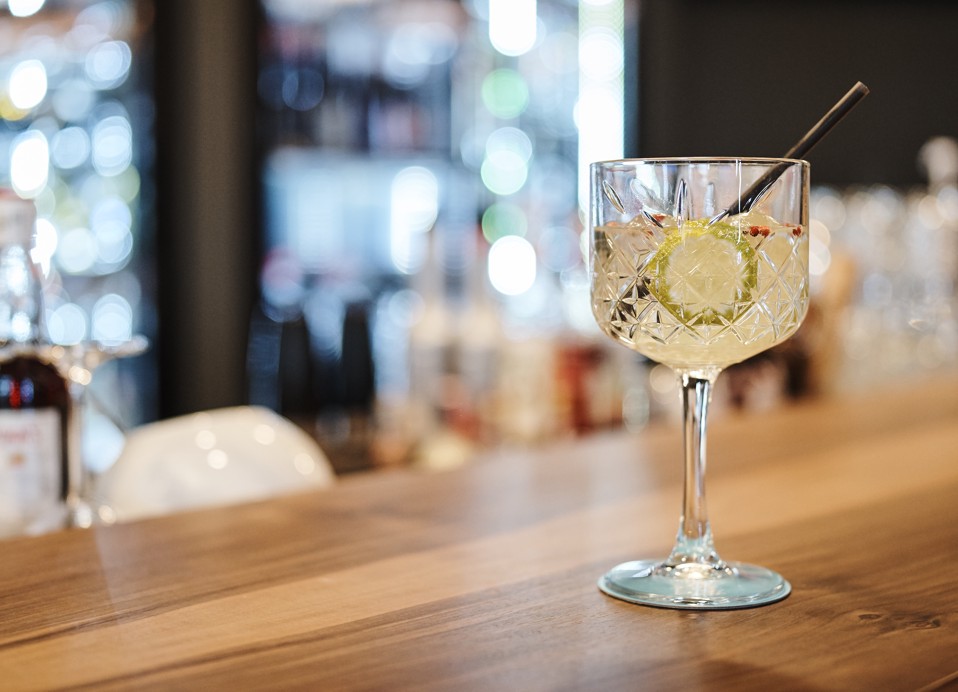 Cocktail offer at the piano bar near Aminess Maradiso Casa Bellevue.