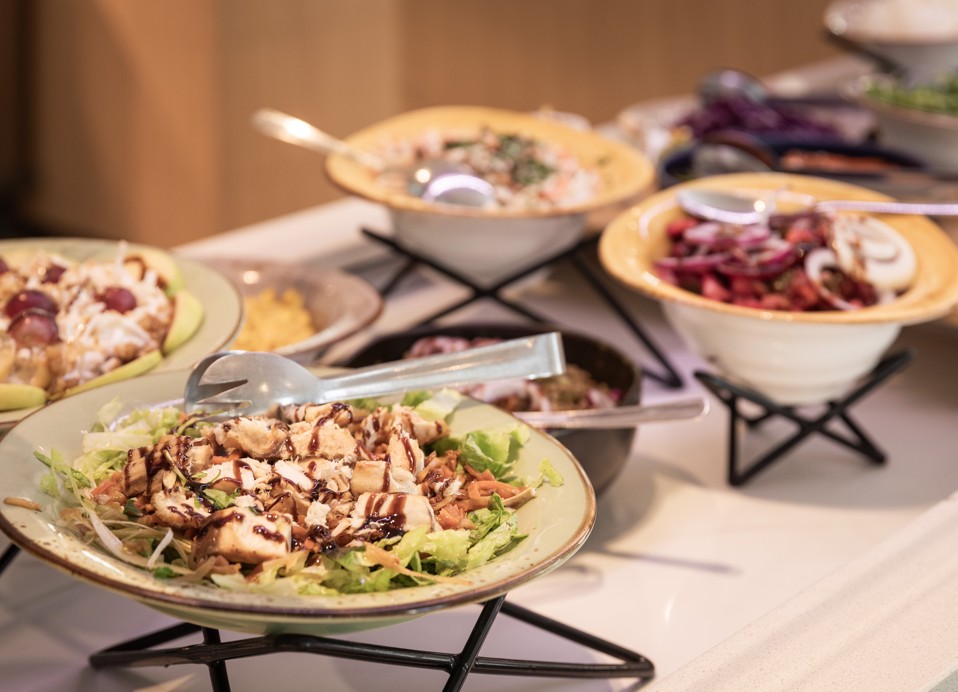 Buffet di insalate al ristorante Unico