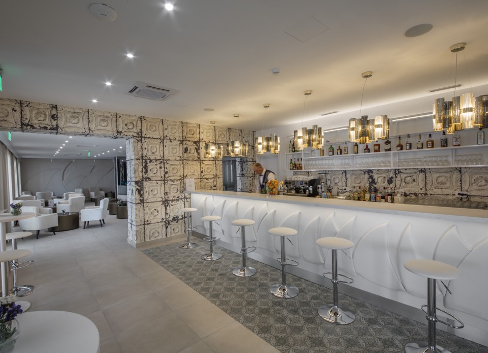 Piano bar interior with seating near Aminess Maradiso Casa Bellevue.