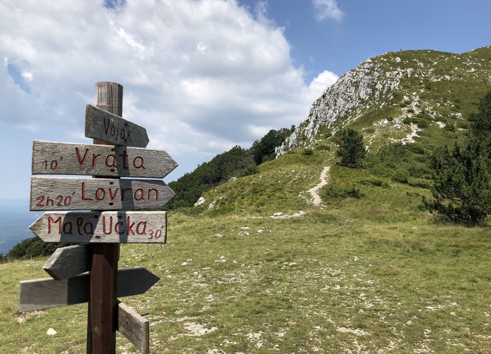 Hiking signpost on Učka pointing to Vojak, Lovran and Mala Učka