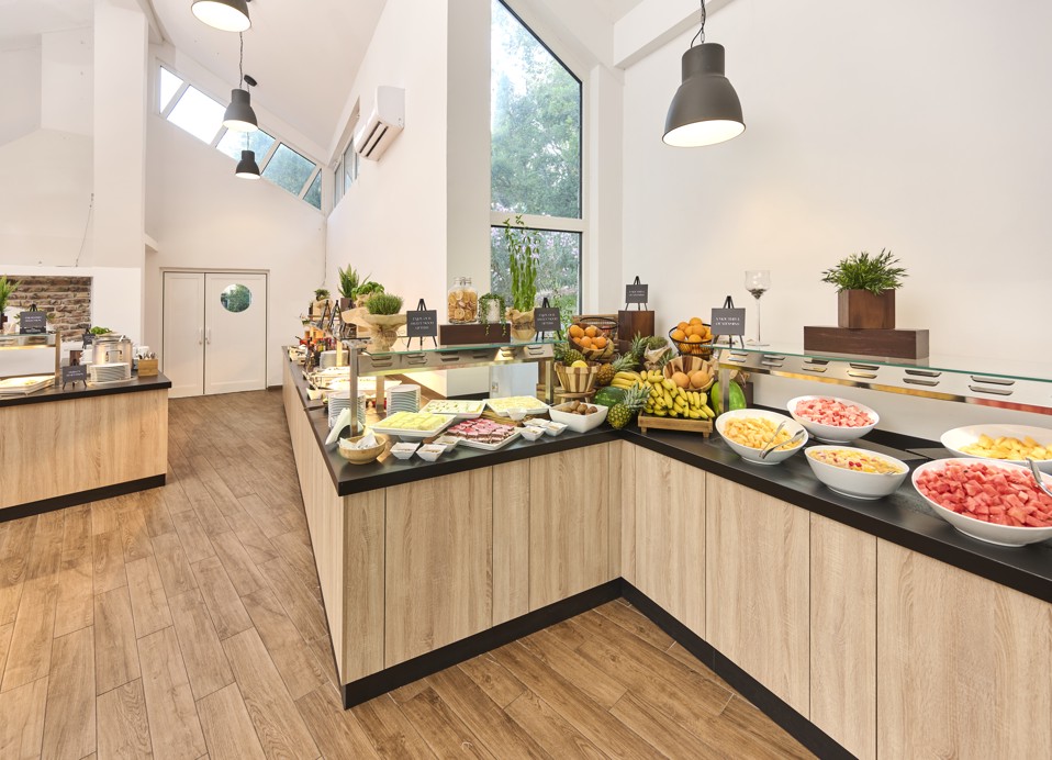 Wide-angle view of the buffet counters at Restaurant Rondela, offering a variety of gourmet dishes in a bright and modern space at Aminess Maradiso Casa Bellevue.