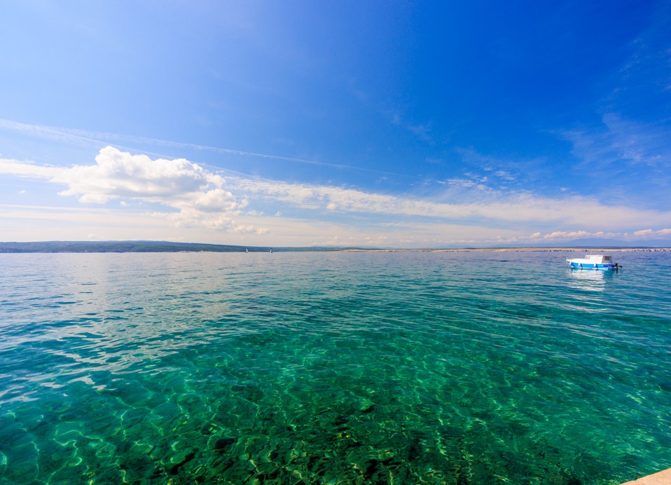 Bellissima vista sul mare vicino all'Hotel Mediterran Maradiso di Aminess, con acque cristalline e un'atmosfera serena.
