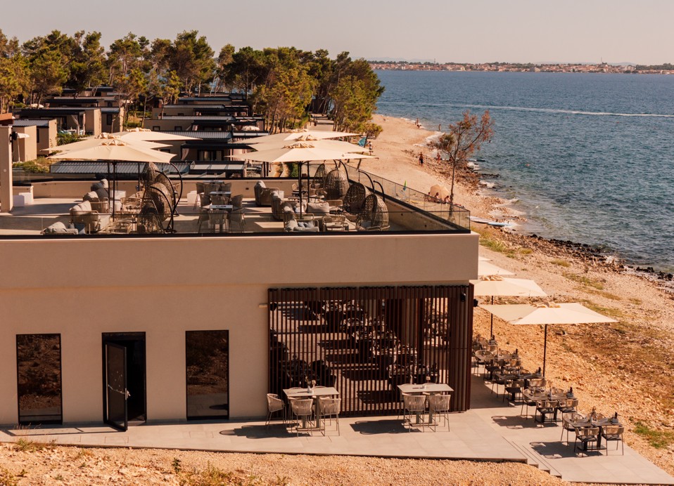 Vogelperspectief op restaurant Half 8, Aminess Style Camping Avalona Resort