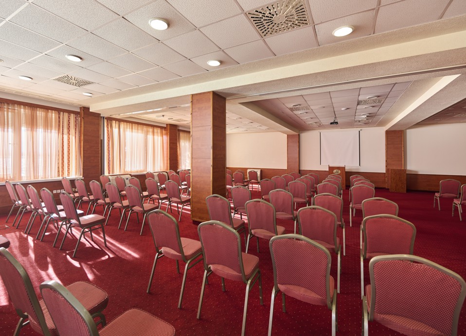 Vista laterale della sala congressi presso l'Hotel Mediteran Maradiso di Aminess.