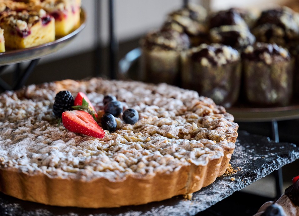 Taart en muffins in Loop restaurant bij Aminess Style Camping Avalona resort.