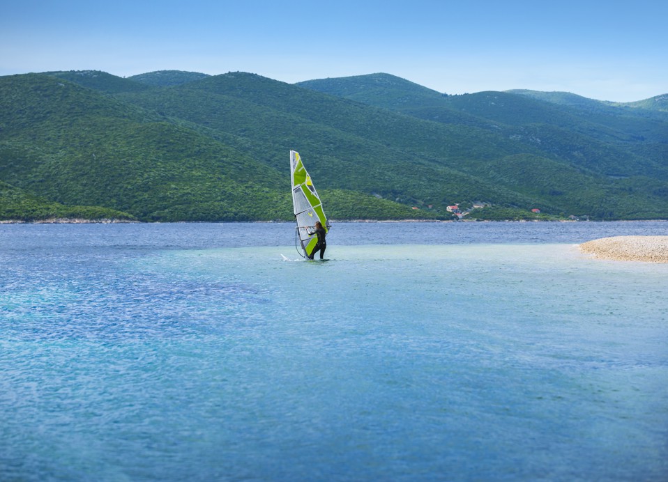 Windsurf e vela vicino all'Hotel Aminess Younique Liburna a Korčula