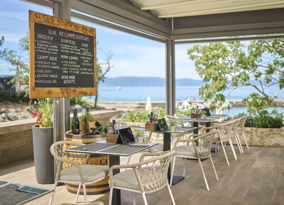 Buiteneethoek bij Il Cantuccio met een ontspannen sfeer, in de buurt van Magal Maradiso Hotel by Aminess.