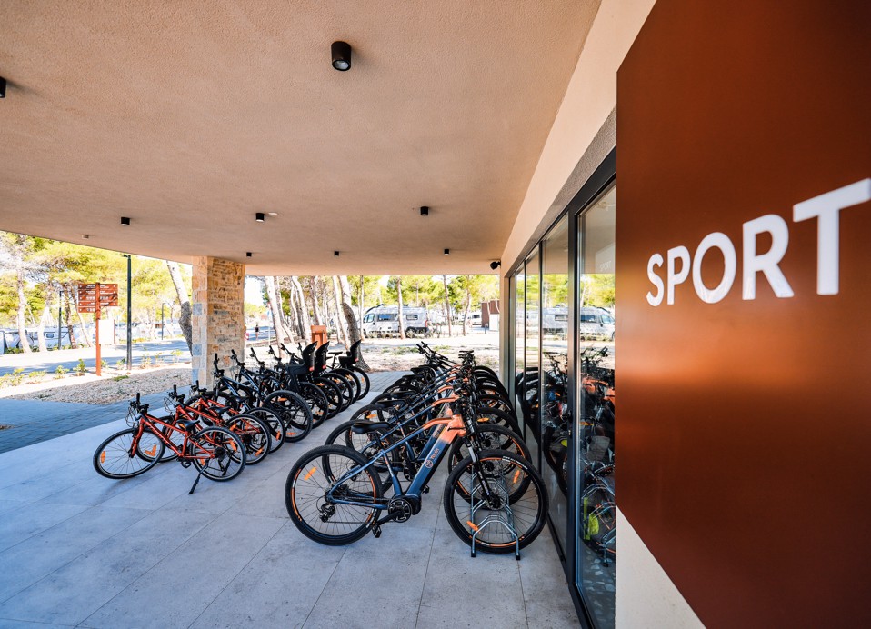 Područje za bicikle u Aminess Style Camping Avalona resortu.