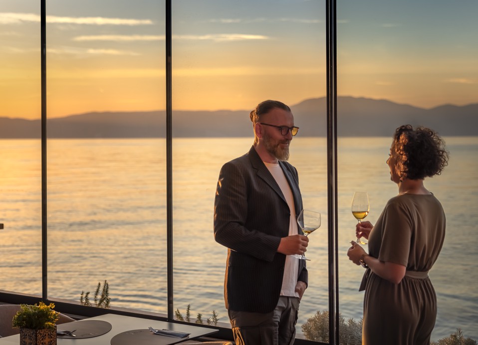 Romantična večera uz predivan pogled na zalazak sunca u 7 Seas Restaurant & Bar u Njivicama, na otoku Krku.