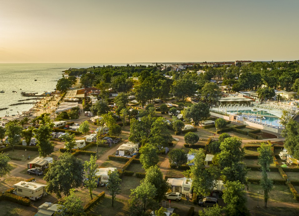 Parcela i plaža u kampu Aminess Planet Camping Maravea, Novigrad