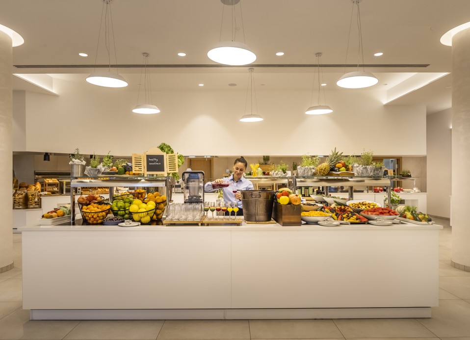 A large sumptuous buffet with a variety of food choices at Aminess Laurel Khalani hotel.