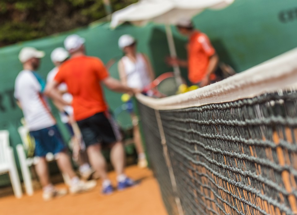 Rete da tennis e giocatori presso Aminess Maradiso Hotel Laguna, Novigrad Croazia