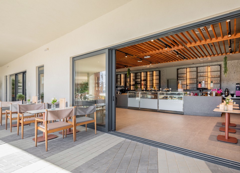 Modern ontworpen banketbakkerij van buiten bij Aminess Style Camping Avalona resort.