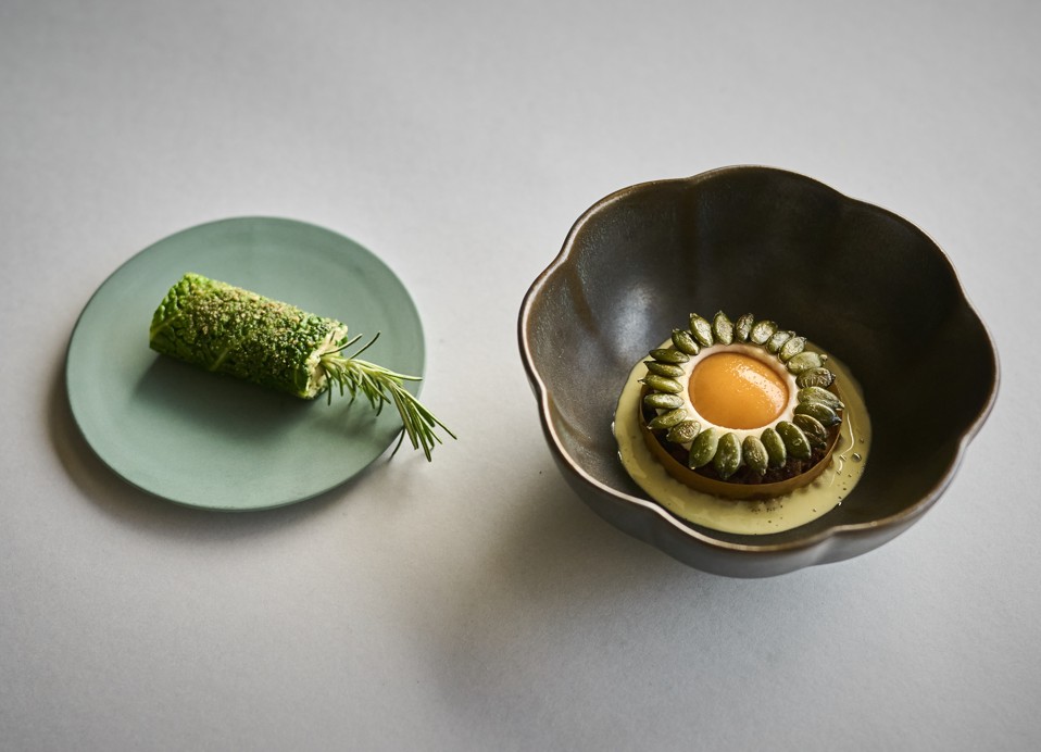 Parelhoen truffel mousse geserveerd bij 7 Seas Restaurant & Bar, vlakbij Magal Maradiso Hotel door Aminess.