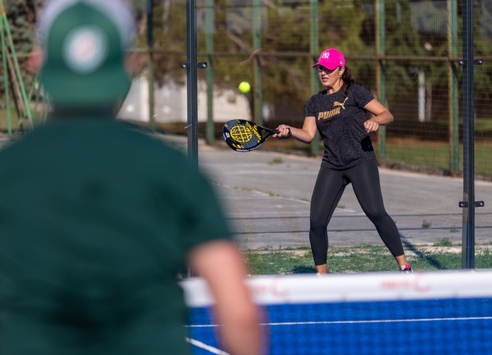 Sessione di Padel-Trainingssitzung im Aminess Planet Camping Sirena in Novigrad, Kroatienallenamento di Padel presso Aminess Planet Camping Sirena a Novigrad, Croazia