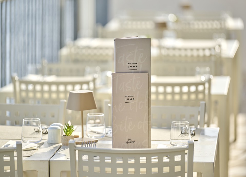 Buffet oder À-la-carte-Abendessen im Aminess Younique Lume Hotel mit einer Vielzahl von traditionellen kroatischen und internationalen Gerichten.