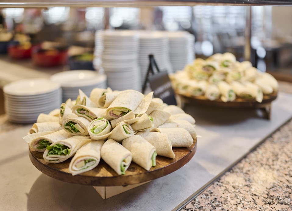 Tortilja prigrizki na bifeju restavracije Bellaria v Aminess Maradiso Hotelu