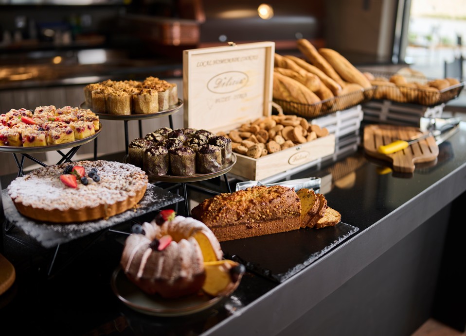 Buffetontbijt geserveerd in Loop restaurant bij Aminess Style Camping Avalona resort.