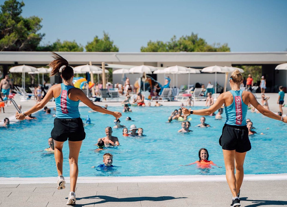 Animators and guests having fun in the pool at Aminess Style Camping Avalona resort.