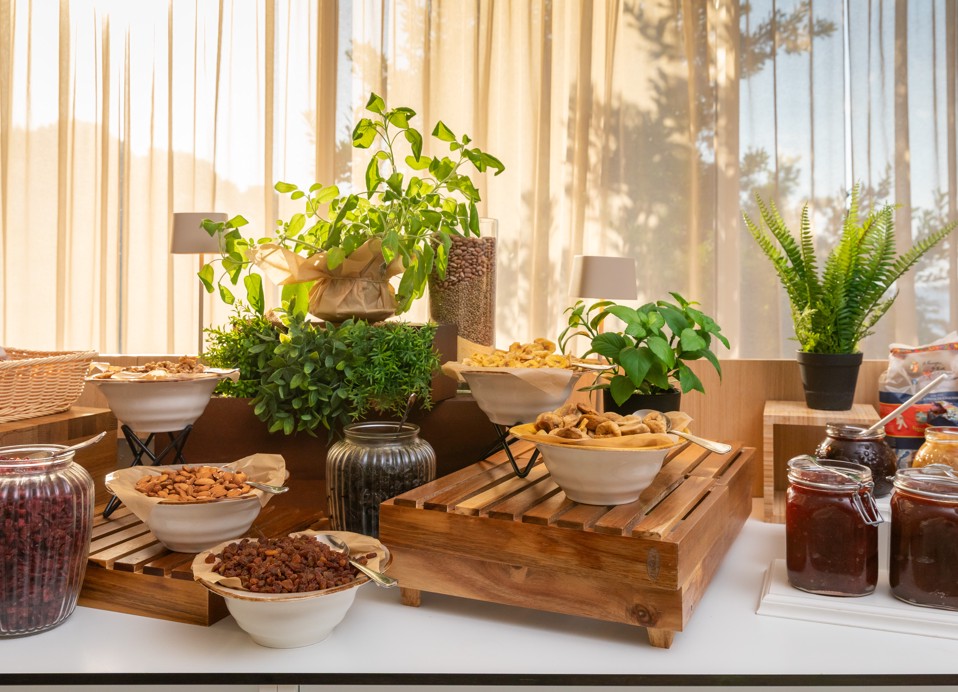 Breakfast buffet at Unico restaurant in Younique Bellevue Hotel with a selection of cereals.