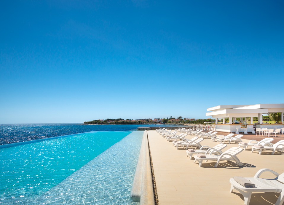 Bazen i more u Aminess Maradiso Hotel Laguna, Novigrad Hrvatska