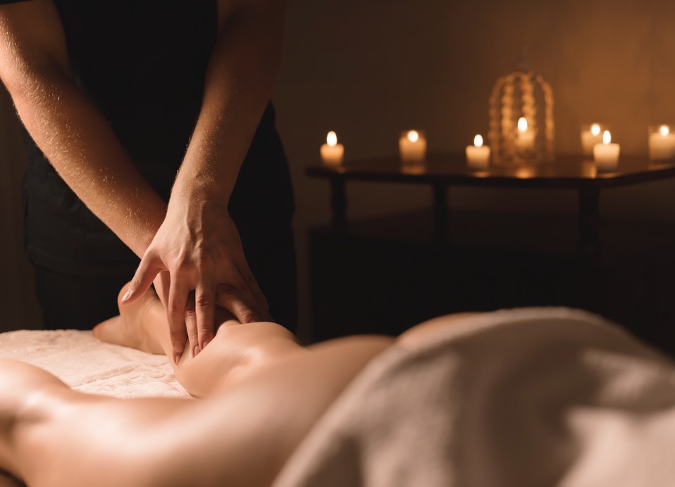Sproščujoča masaža telesa v wellnessu in spa centru hotela Aminess