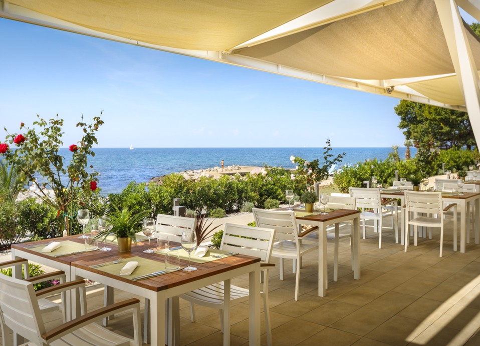 Terrasse des A la carte Restaurants Capa im Aminess Planet Camping Maravea Resort, Novigrad Kroatien