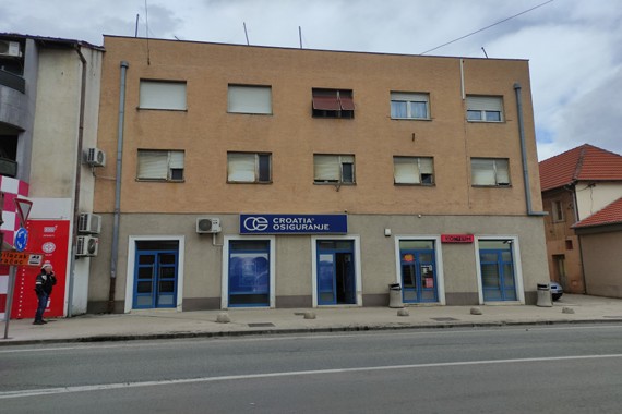 Knin, Trg Oluje 3 (2)