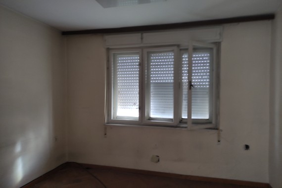 Knin, Trg Oluje 3 (3)
