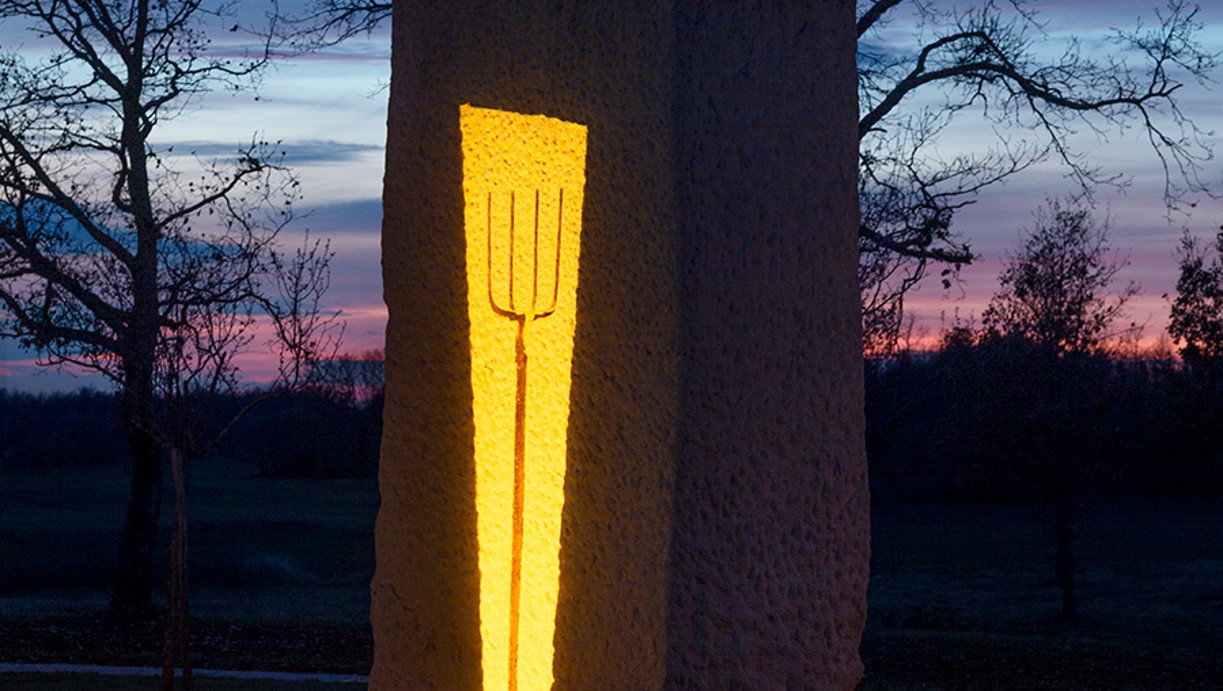 Light geometry tailored to each monument