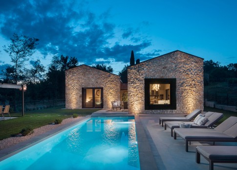 Sun loungers by the heated pool at Villa Ulmus at night